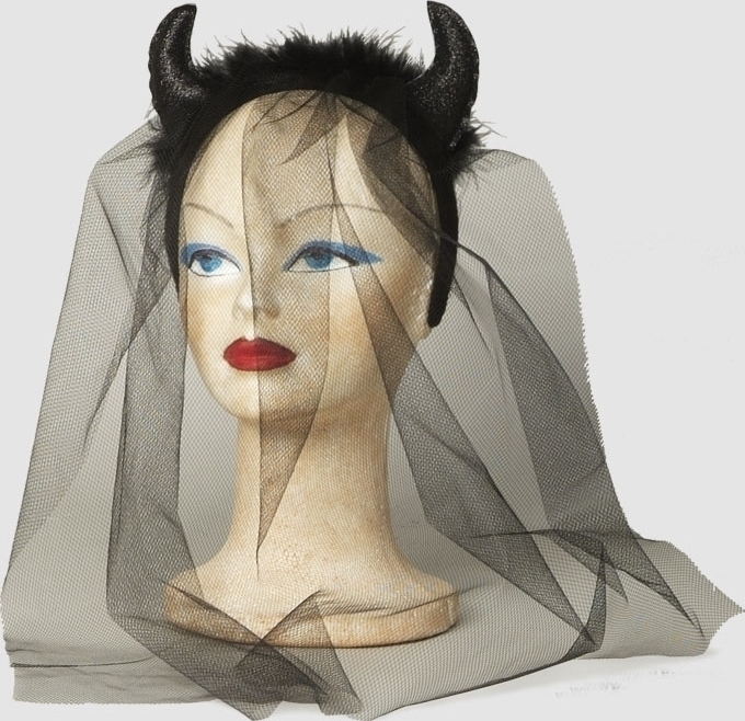 Cornite cu voal negru, Nr. 2, Carnaval24