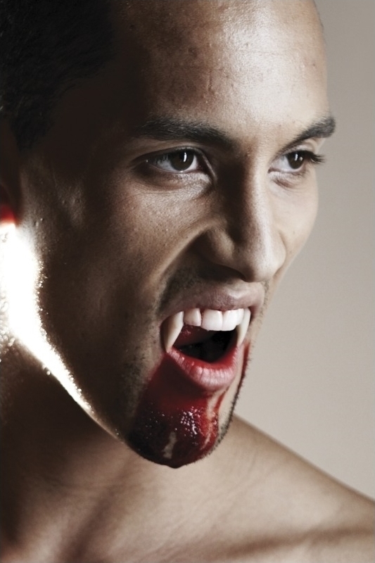 Dinti colti vampir lungi Sabre Fangs si kit de fixare, #2, Carnaval24